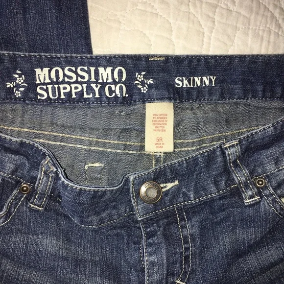 Skinny Jeans w/ ripped knee - Picture 4 of 4